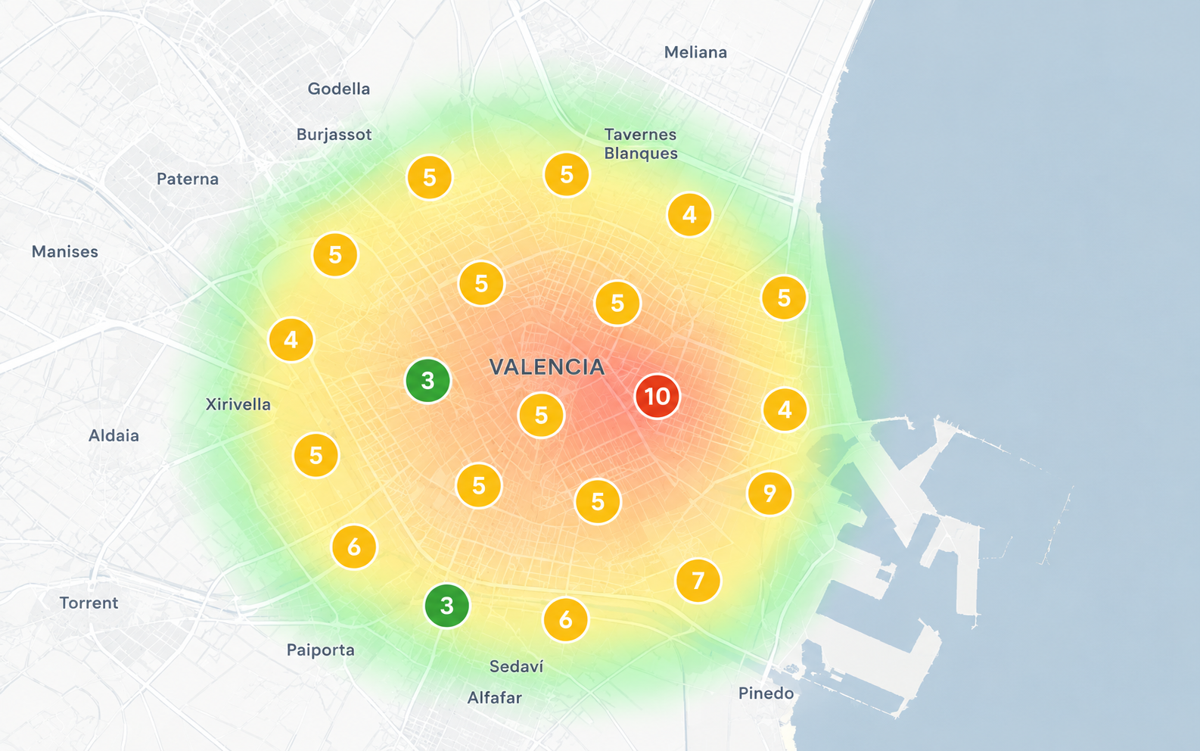 Mapa de calor de posicionamiento en Google Maps para 'abogado extranjería Valencia' después de la optimización SEO, con posiciones mayoritariamente entre 3 y 10 en la zona metropolitana